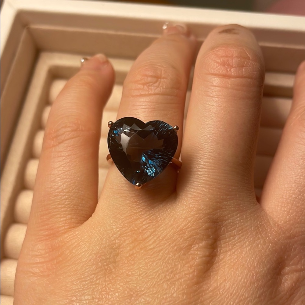 Stunning Heart-Shaped Silver Blue Ring - Picture 3 of 6